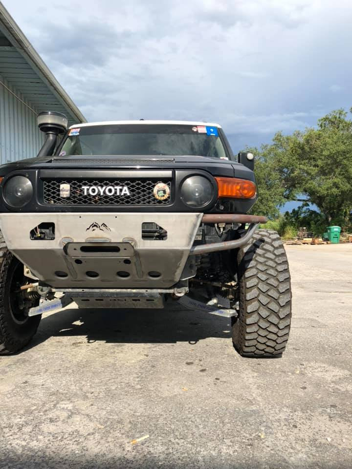 Load image into Gallery viewer, Fj Cruiser Front Hybrid Bumper - Welded

