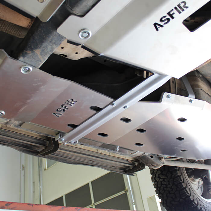 Load image into Gallery viewer, Toyota Land Cruiser 200 / Lexus LX570 Fuel Tank Skid Plate
