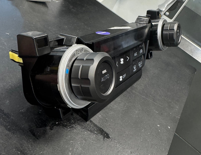 Load image into Gallery viewer, 5th Gen 4Runner Dual Zone Climate Knob Covers
