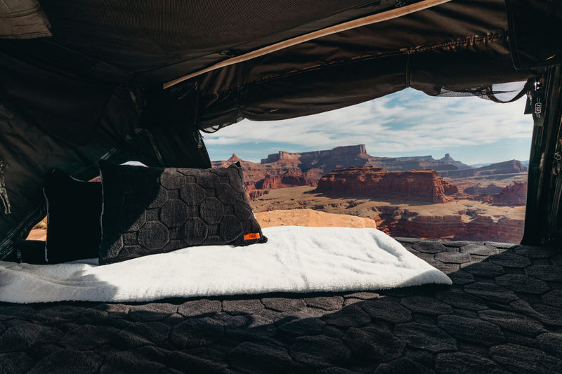 Load image into Gallery viewer, Cloud Comforter &amp; Pillow Case Set
