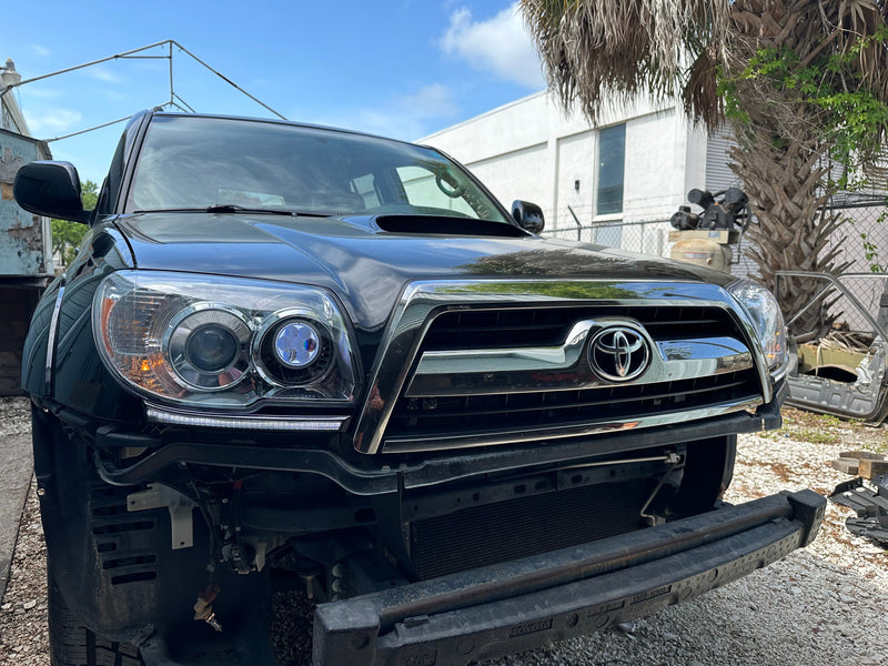 Load image into Gallery viewer, 2006-2009 4th Gen 4Runner LED Turn Signal Filler Panels w/ DRL
