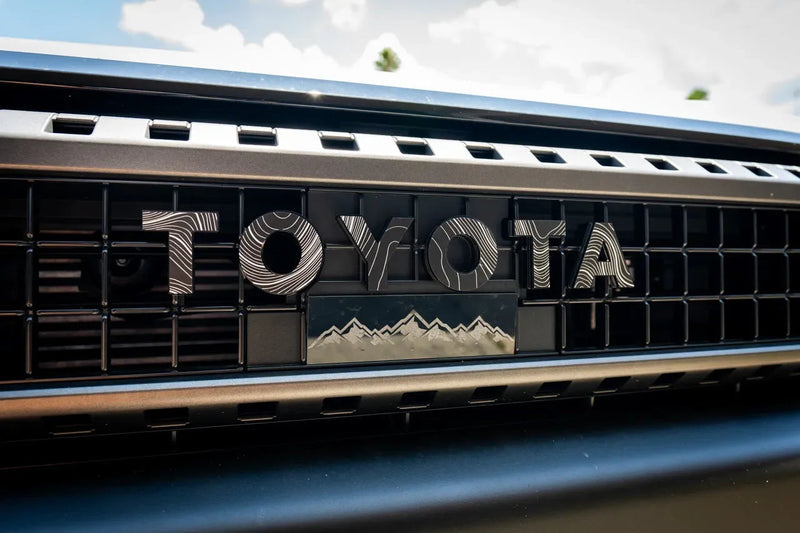 Load image into Gallery viewer, &quot;TOYOTA&quot; Topo Front Grille Emblem Kit - 2024+ Land Cruiser  / 07-14 FJ Cruiser
