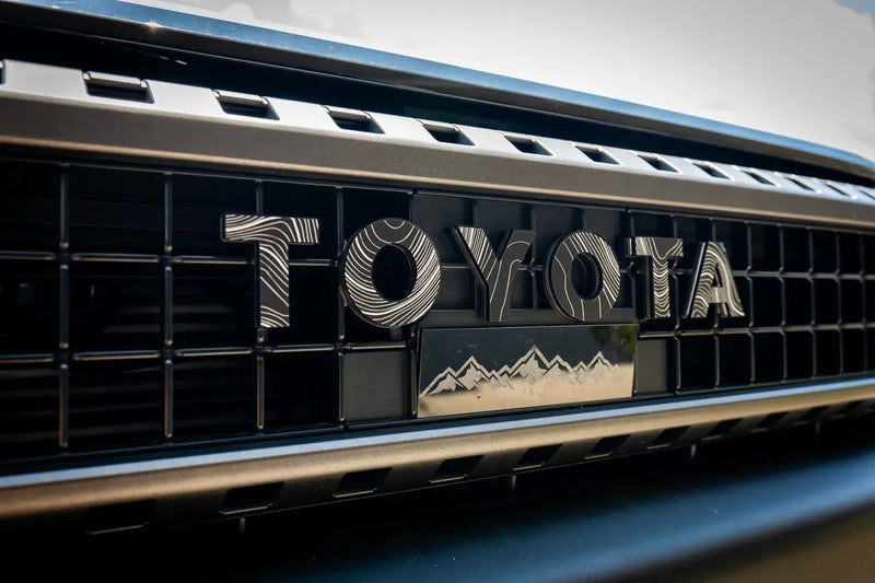 Load image into Gallery viewer, &quot;TOYOTA&quot; Topo Front Grille Emblem Kit - 2024+ Land Cruiser  / 07-14 FJ Cruiser
