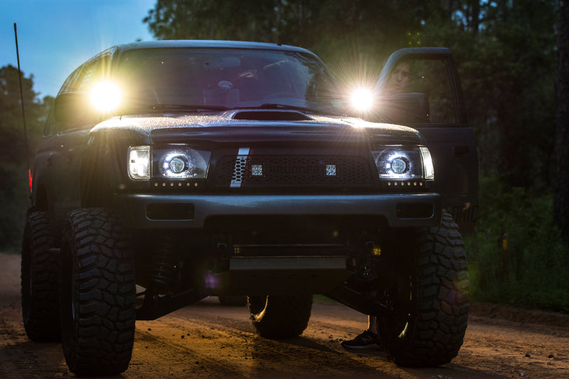 Load image into Gallery viewer, 1996-2002 3rd Gen 4Runner Clear/Black Corner Lights
