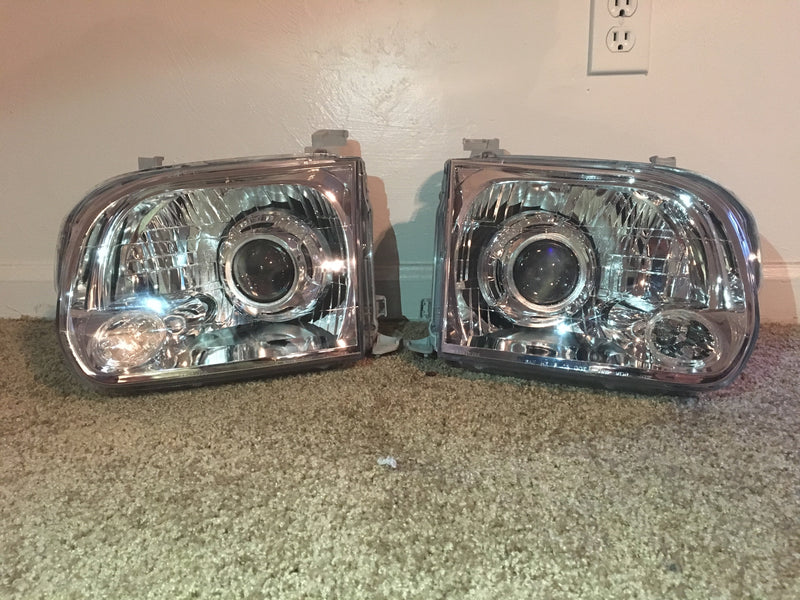 Load image into Gallery viewer, 2005-2007 Sequoia &amp; 2005-2006 Tundra LED Retrofit Headlights
