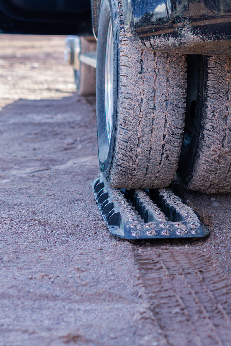 Load image into Gallery viewer, Ultimate Traction recovery board with steel plugs
