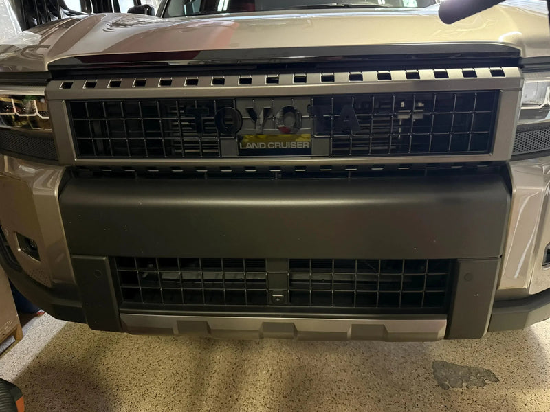 Load image into Gallery viewer, TOYOTA Front Grille Emblem Kit - 2024+ Land Cruiser / 07-14 FJ Cruiser
