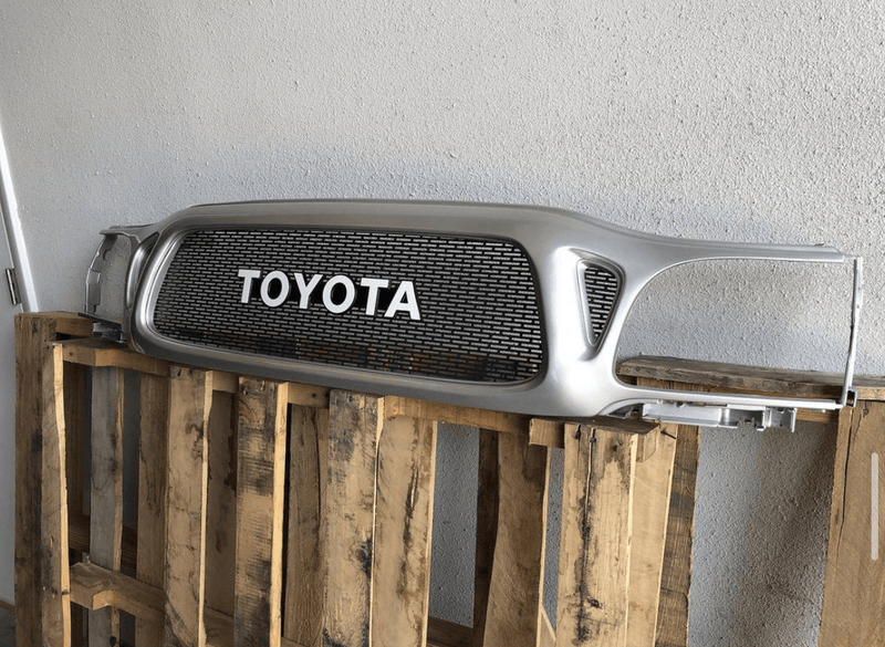 Load image into Gallery viewer, 2001-2004 1st Gen Tacoma Mesh Grille
