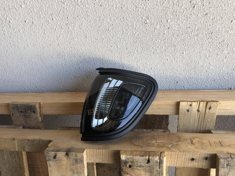 Load image into Gallery viewer, 2001-2004 1st Gen Tacoma Black Corner Lights
