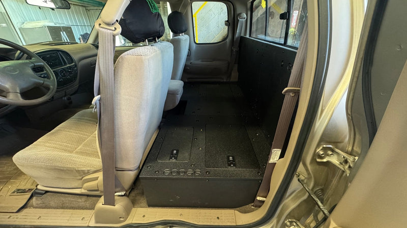 Load image into Gallery viewer, Toyota - Tundra - 2000-2006 - 1st Gen - Access Cab - Explore Series - Seat Delete Plate System - Second Row - 100%
