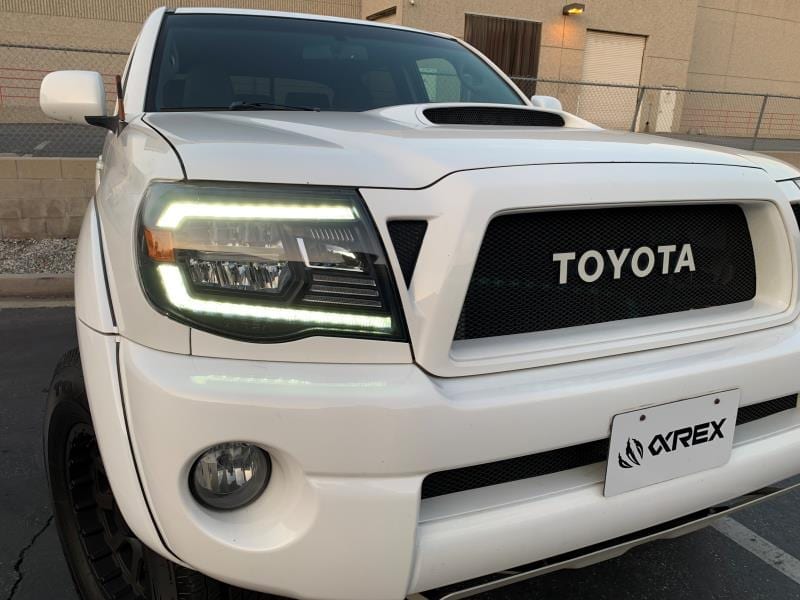 Load image into Gallery viewer, 05-11 Toyota Tacoma LUXX-Series LED Crystal Headlights Chrome
